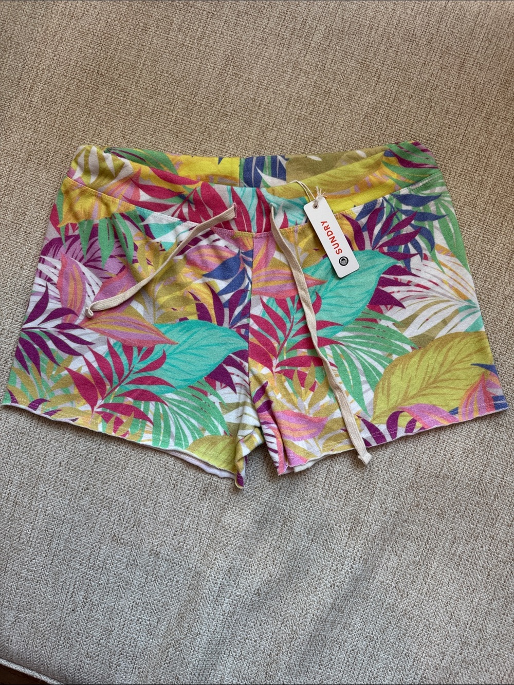 SUNDRY Tropical Print Women’s Knit Shorts, NWT, Size 2 (Medium)